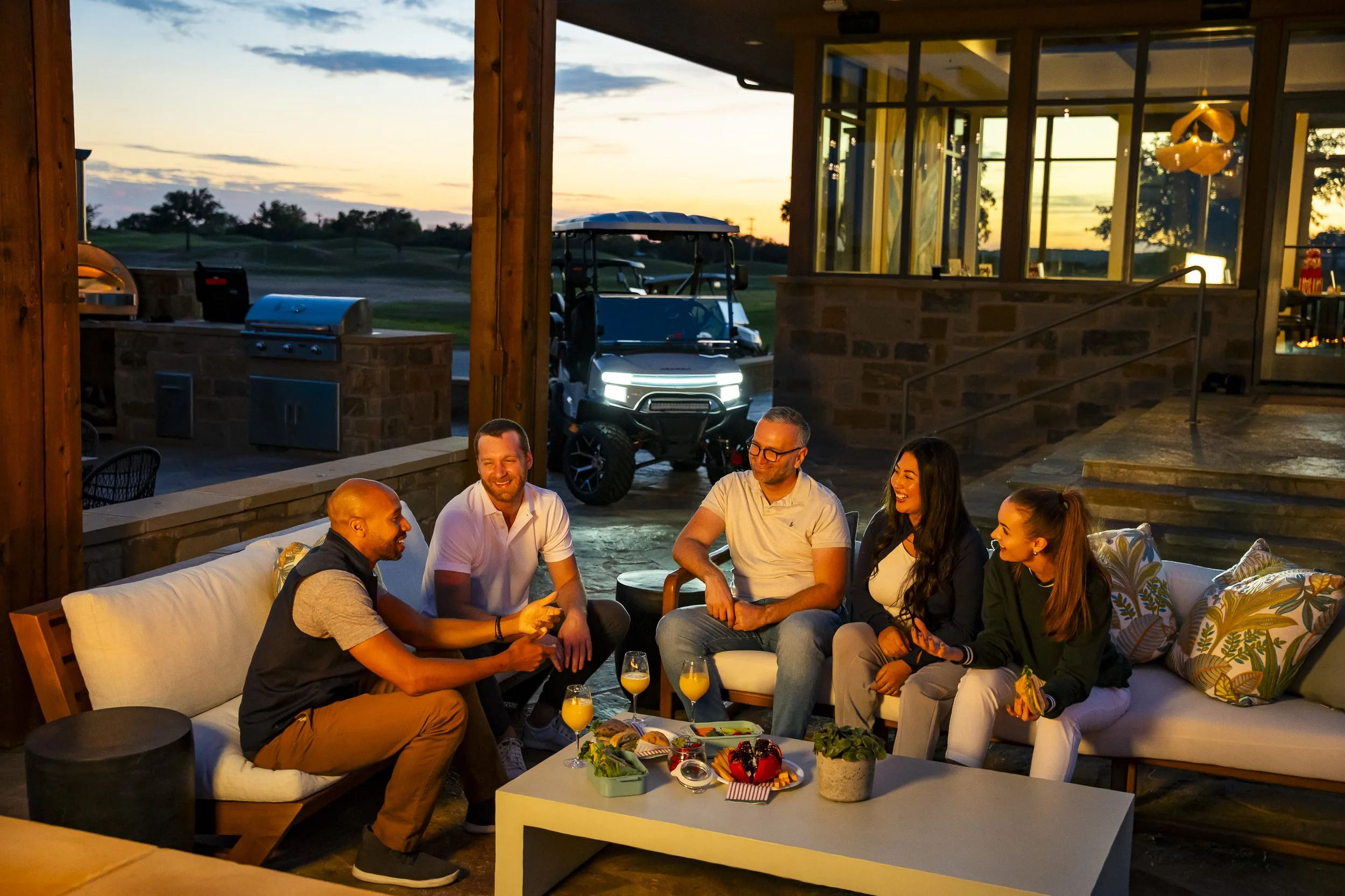 Carro de golf eléctrico Denago Nomad en sesión fotográfica