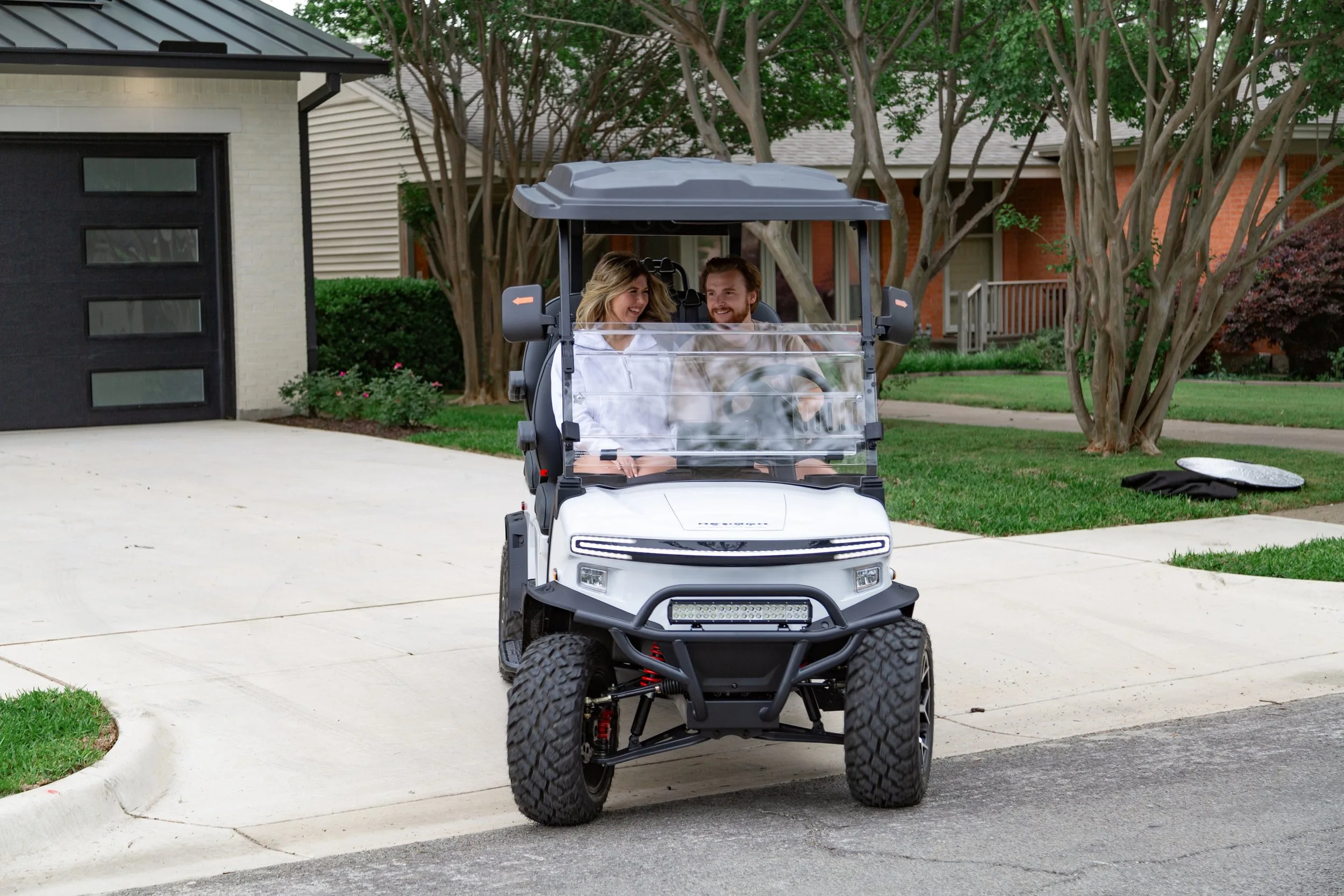 Carro de golf eléctrico Denago Rover XL en exteriores