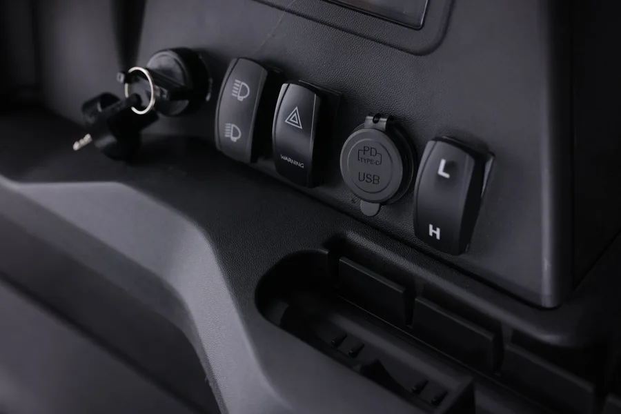 Interior carro de golf eléctrico Denago Nomad XL