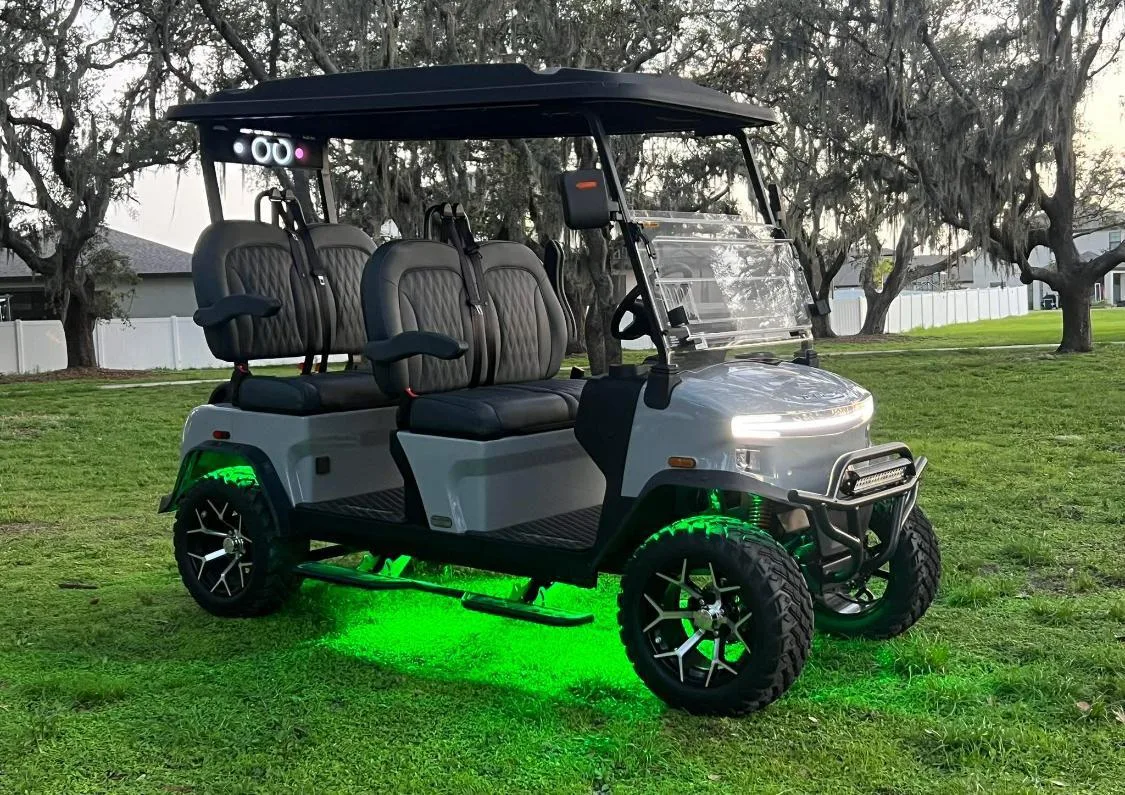 Carro de golf eléctrico Denago gris 6 pasajeros con luces LED verdes