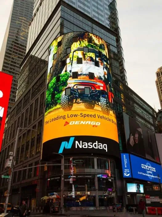 Denago EV anuncio en pantalla Nasdaq Times Square Nueva York